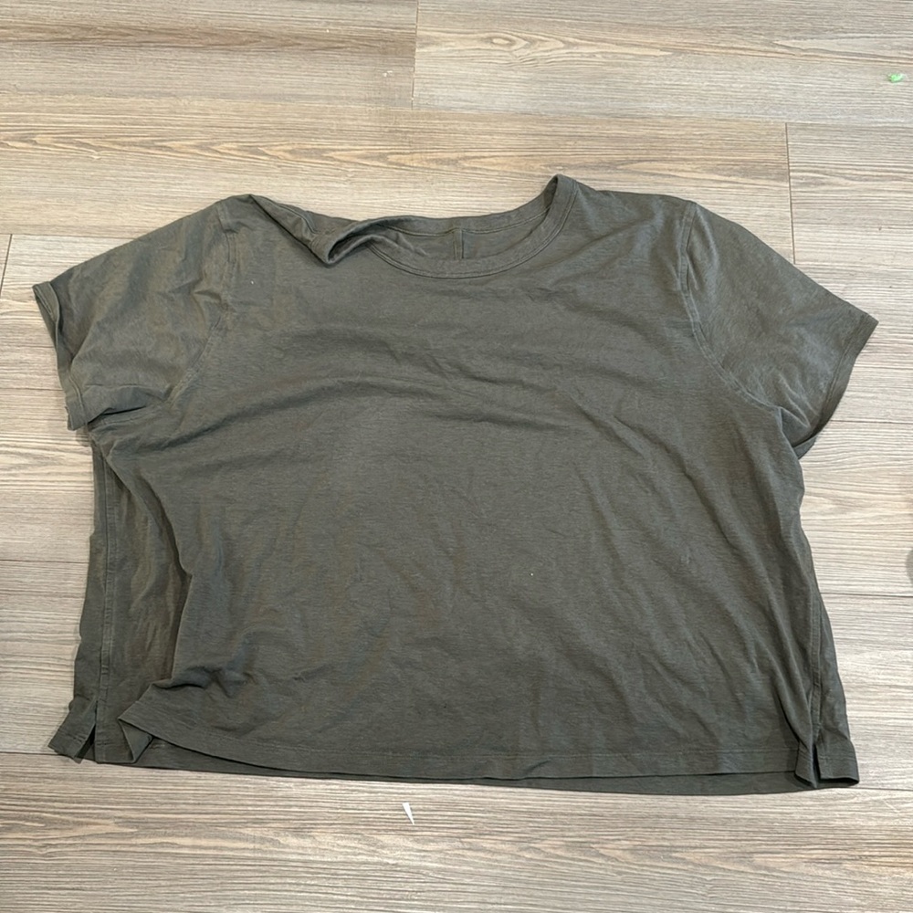Lululemon Classic Fit Cotton Blend Tee in Army Green